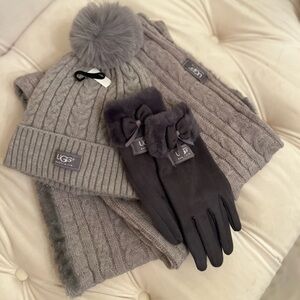 UGG Winter  Grey   Sweater Weather pom pom hat infinity scarf Set. NWT